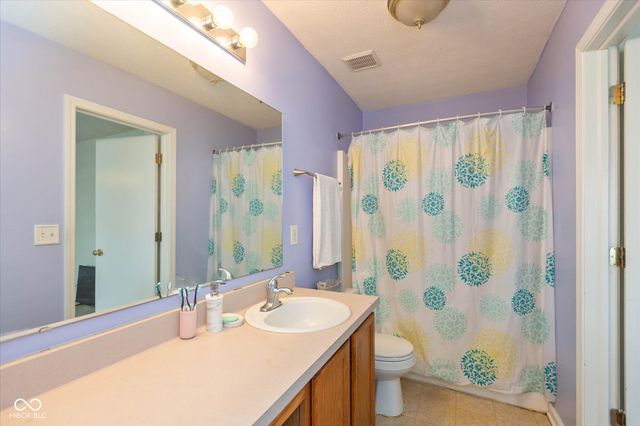 5527 Forest Ridge Court, Indianapolis, IN 46203