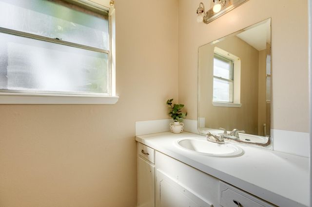 114 Singleton Street, Jones Creek, TX 77541