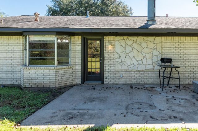 114 Singleton Street, Jones Creek, TX 77541