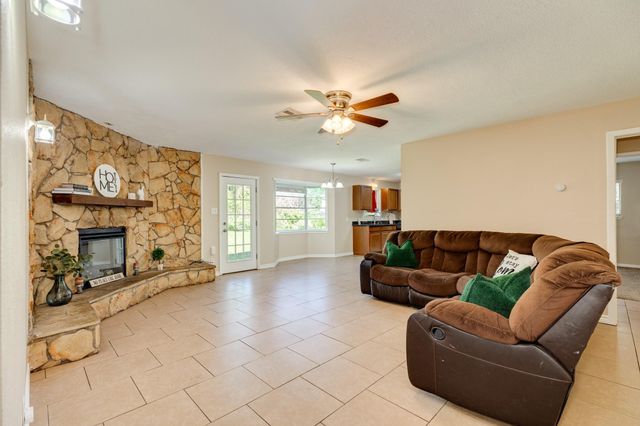 114 Singleton Street, Jones Creek, TX 77541