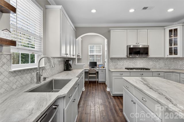 8028 Penman Springs Drive, Waxhaw, NC 28173