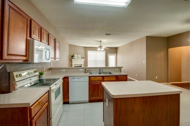 3605 Lasso Road, Fort Worth, TX 76262