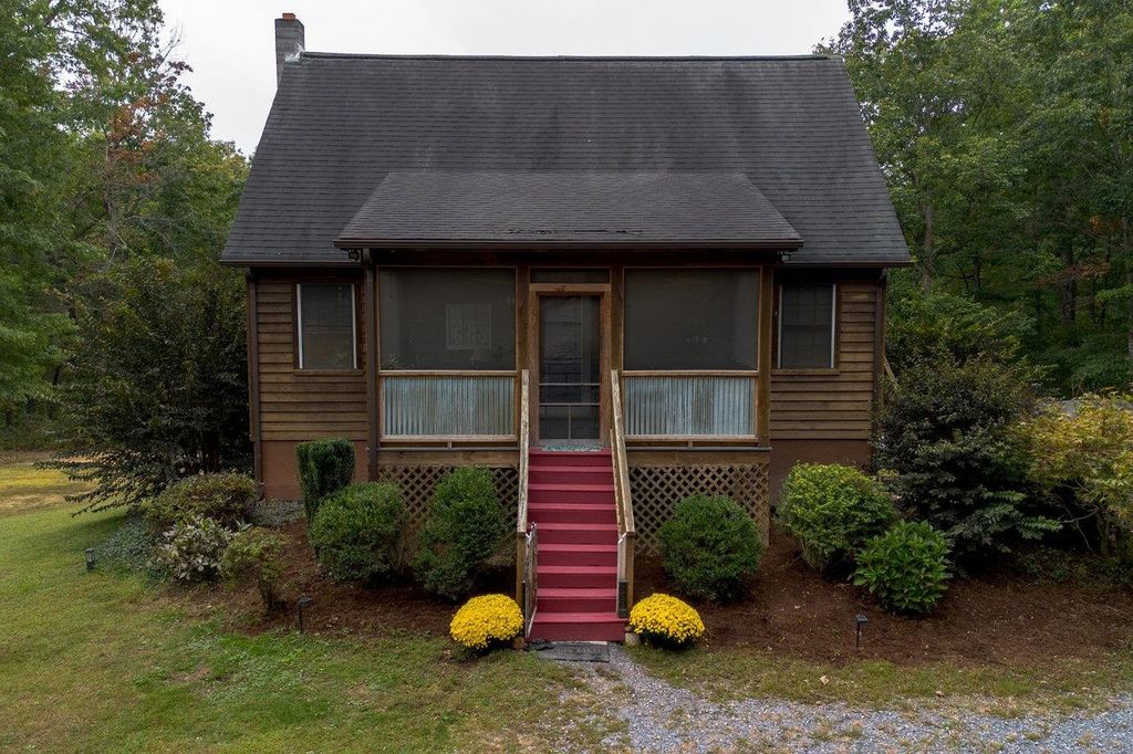 4679 MOUNTAIN FARM RD, Elkton, VA 22827