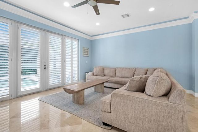 814 N Victoria Park Road, Fort Lauderdale, FL 33304