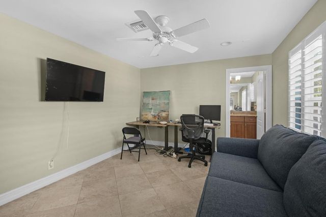 814 N Victoria Park Road, Fort Lauderdale, FL 33304