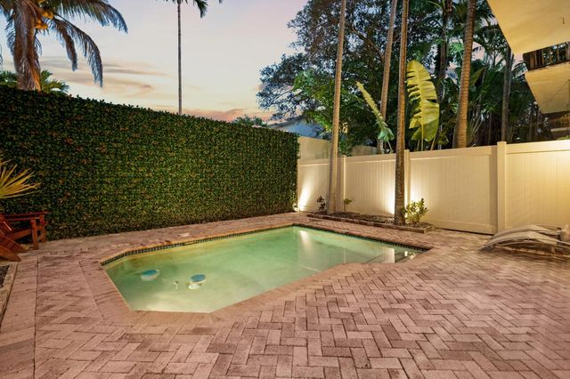 814 N Victoria Park Road, Fort Lauderdale, FL 33304