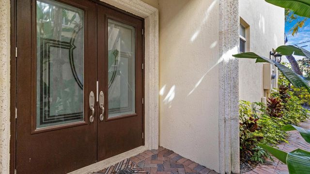 814 N Victoria Park Road, Fort Lauderdale, FL 33304