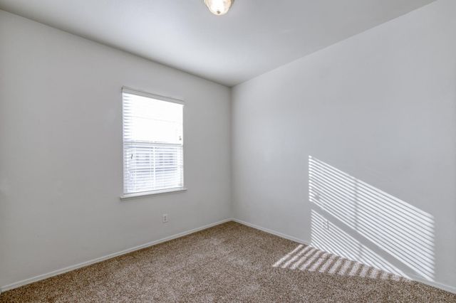 673 W Fontaine Lane, Clovis, CA 93619