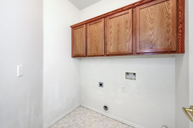 673 W Fontaine Lane, Clovis, CA 93619