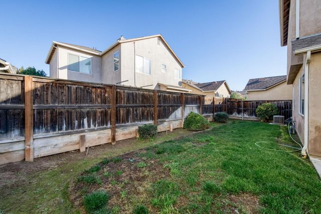 673 W Fontaine Lane, Clovis, CA 93619