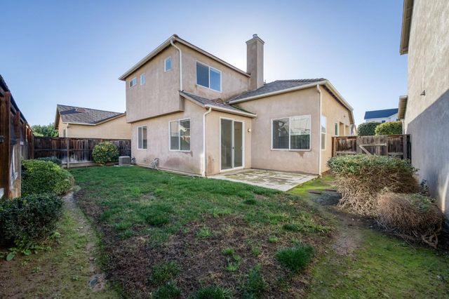 673 W Fontaine Lane, Clovis, CA 93619