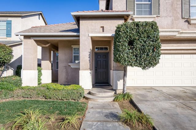 673 W Fontaine Lane, Clovis, CA 93619