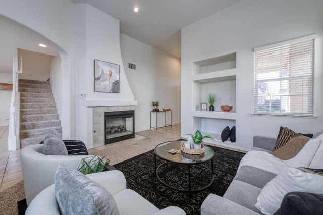 673 W Fontaine Lane, Clovis, CA 93619