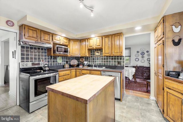 1335 STEPHEN WAY, Southampton, PA 18966