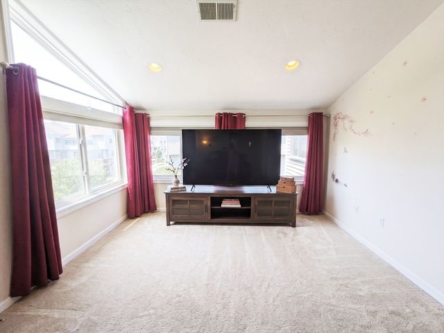 142 Algonquin Trl 142, Ashland, MA 01721