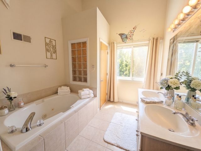 142 Algonquin Trl 142, Ashland, MA 01721