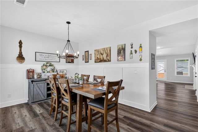 366 Fox Creek Dr, Braselton, GA 30517