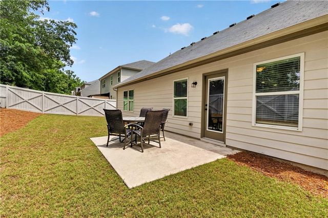 366 Fox Creek Dr, Braselton, GA 30517