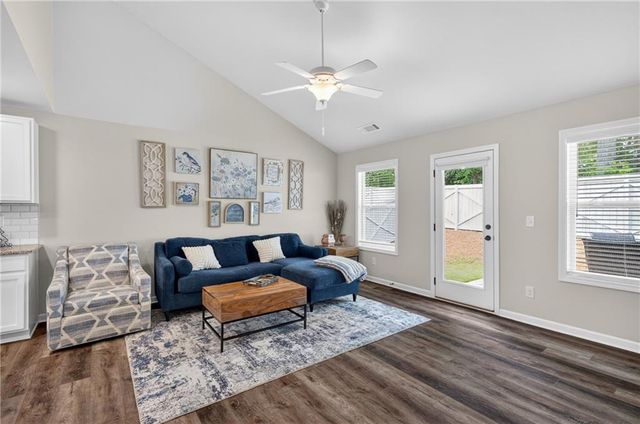 366 Fox Creek Dr, Braselton, GA 30517