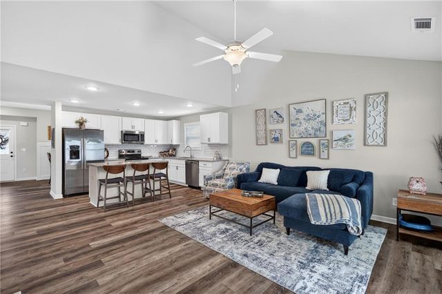 366 Fox Creek Dr, Braselton, GA 30517