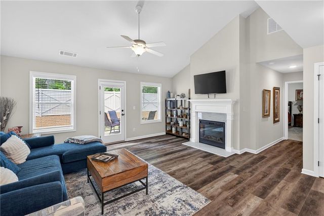 366 Fox Creek Dr, Braselton, GA 30517