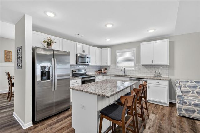366 Fox Creek Dr, Braselton, GA 30517