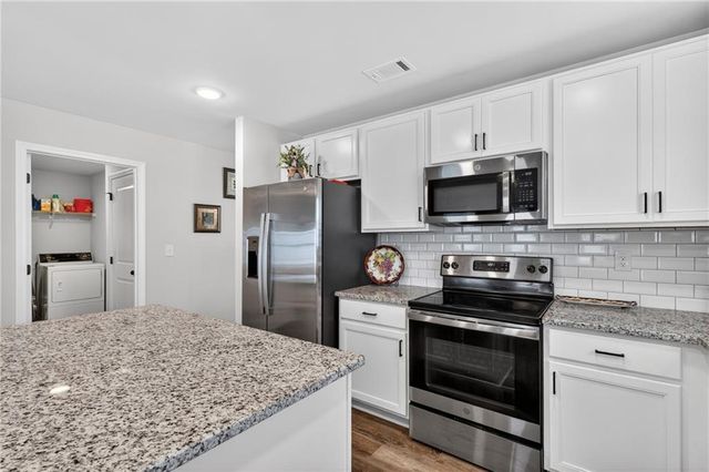366 Fox Creek Dr, Braselton, GA 30517