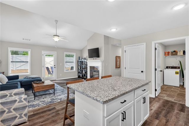 366 Fox Creek Dr, Braselton, GA 30517