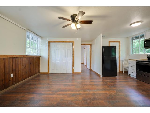 106 S Avenue A E, Elgin, TX 78621