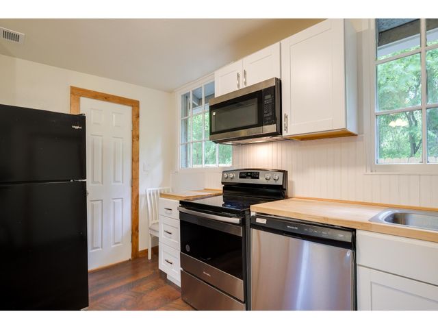 106 S Avenue A E, Elgin, TX 78621