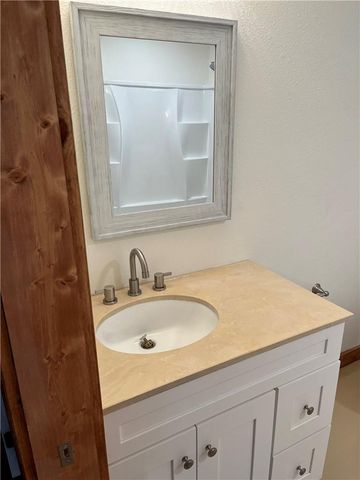 106 S Avenue A E, Elgin, TX 78621