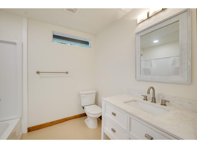 106 S Avenue A E, Elgin, TX 78621