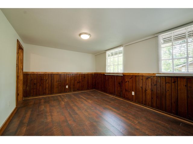 106 S Avenue A E, Elgin, TX 78621