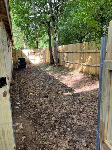 106 S Avenue A E, Elgin, TX 78621