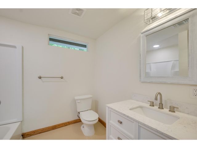 106 S Avenue A E, Elgin, TX 78621