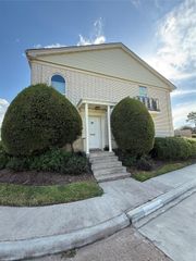 18101 Heritage Lane 8101, Houston, TX 77058