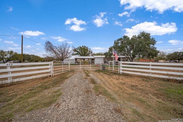 350 Parkfield, Pleasanton, TX 78064