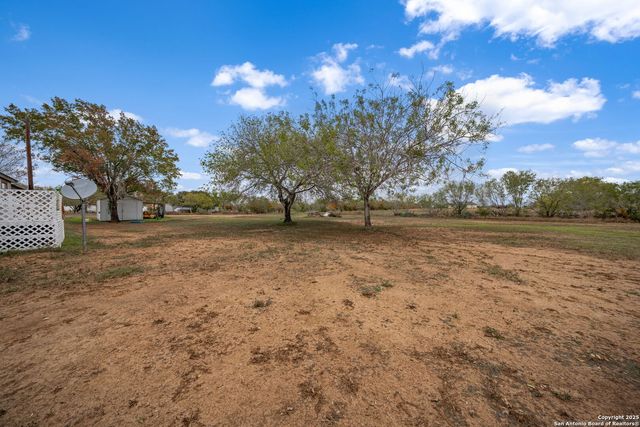 350 Parkfield, Pleasanton, TX 78064