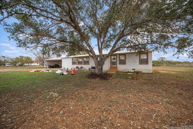 350 Parkfield, Pleasanton, TX 78064