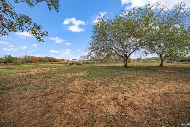 350 Parkfield, Pleasanton, TX 78064