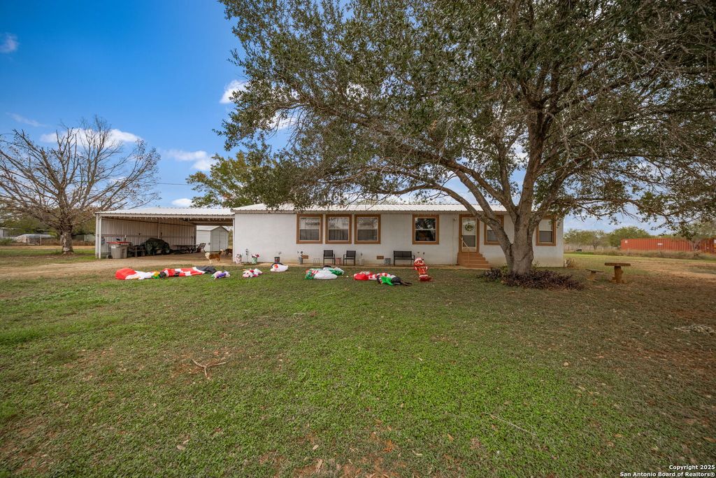 350 Parkfield, Pleasanton, TX 78064