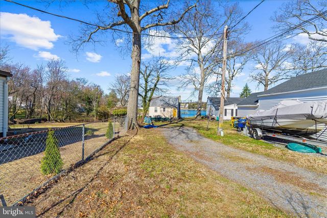 8108 FOREST GLEN DR, Pasadena, MD 21122