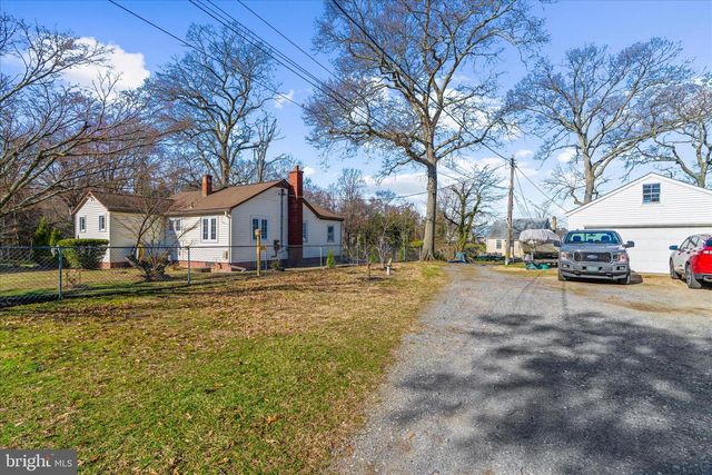 8108 FOREST GLEN DR, Pasadena, MD 21122