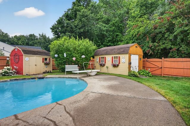17 Coach Rd, Billerica, MA 01862