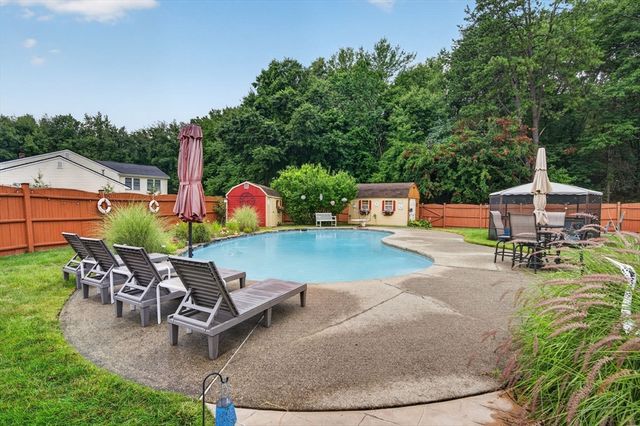 17 Coach Rd, Billerica, MA 01862