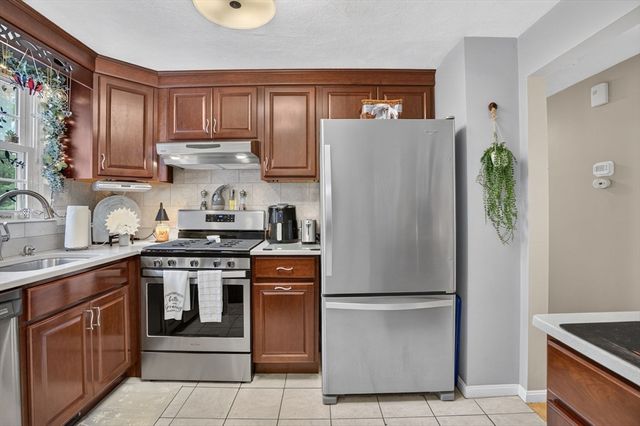 17 Coach Rd, Billerica, MA 01862