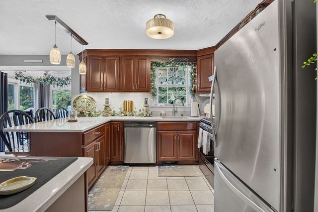 17 Coach Rd, Billerica, MA 01862