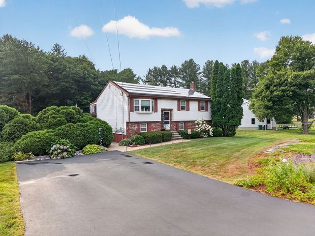 17 Coach Rd, Billerica, MA 01862
