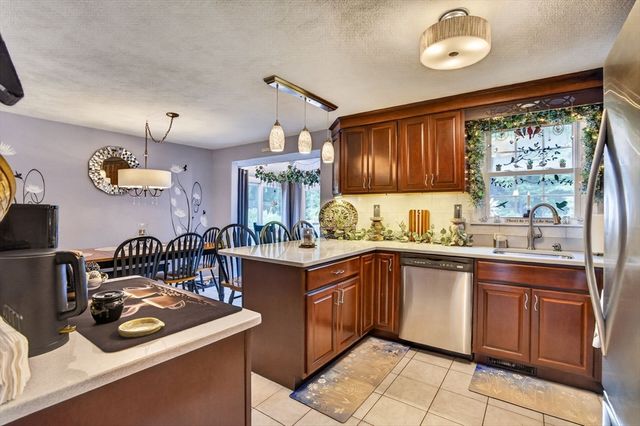 17 Coach Rd, Billerica, MA 01862