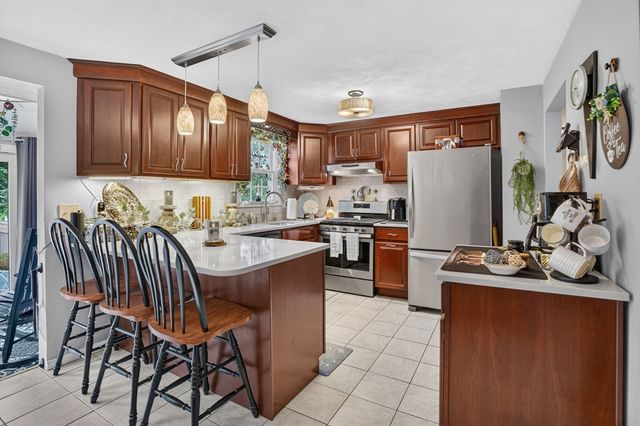 17 Coach Rd, Billerica, MA 01862